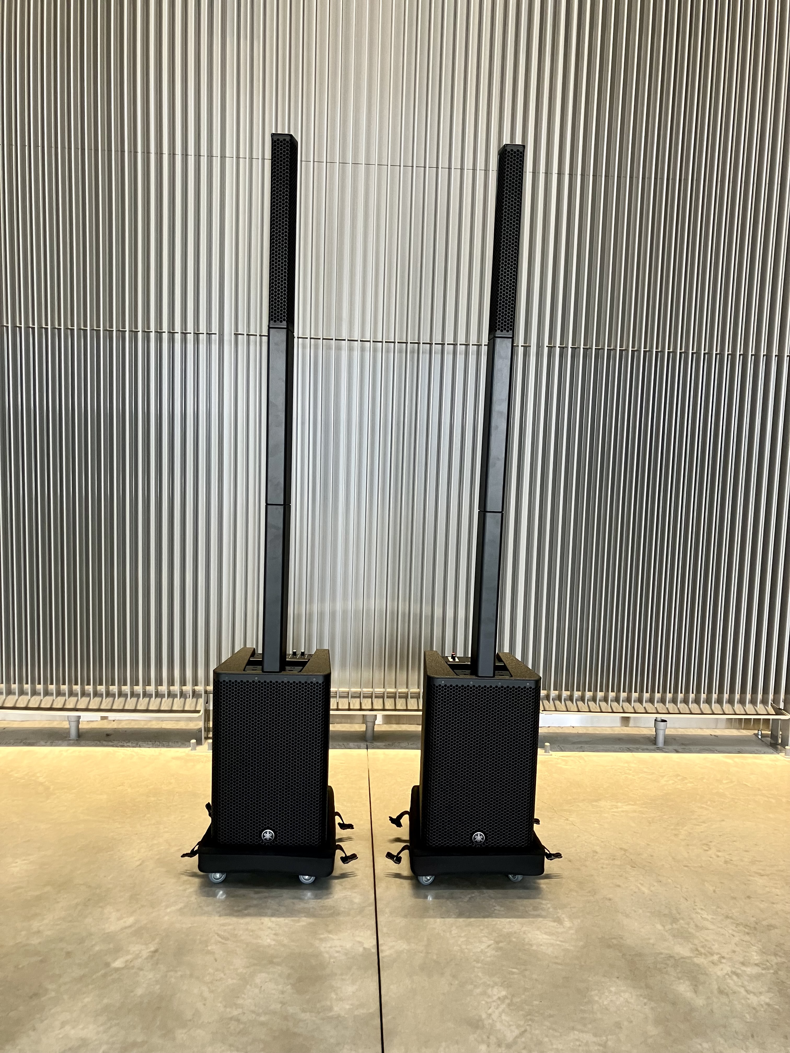展示室 コラム型スピーカー<の画像