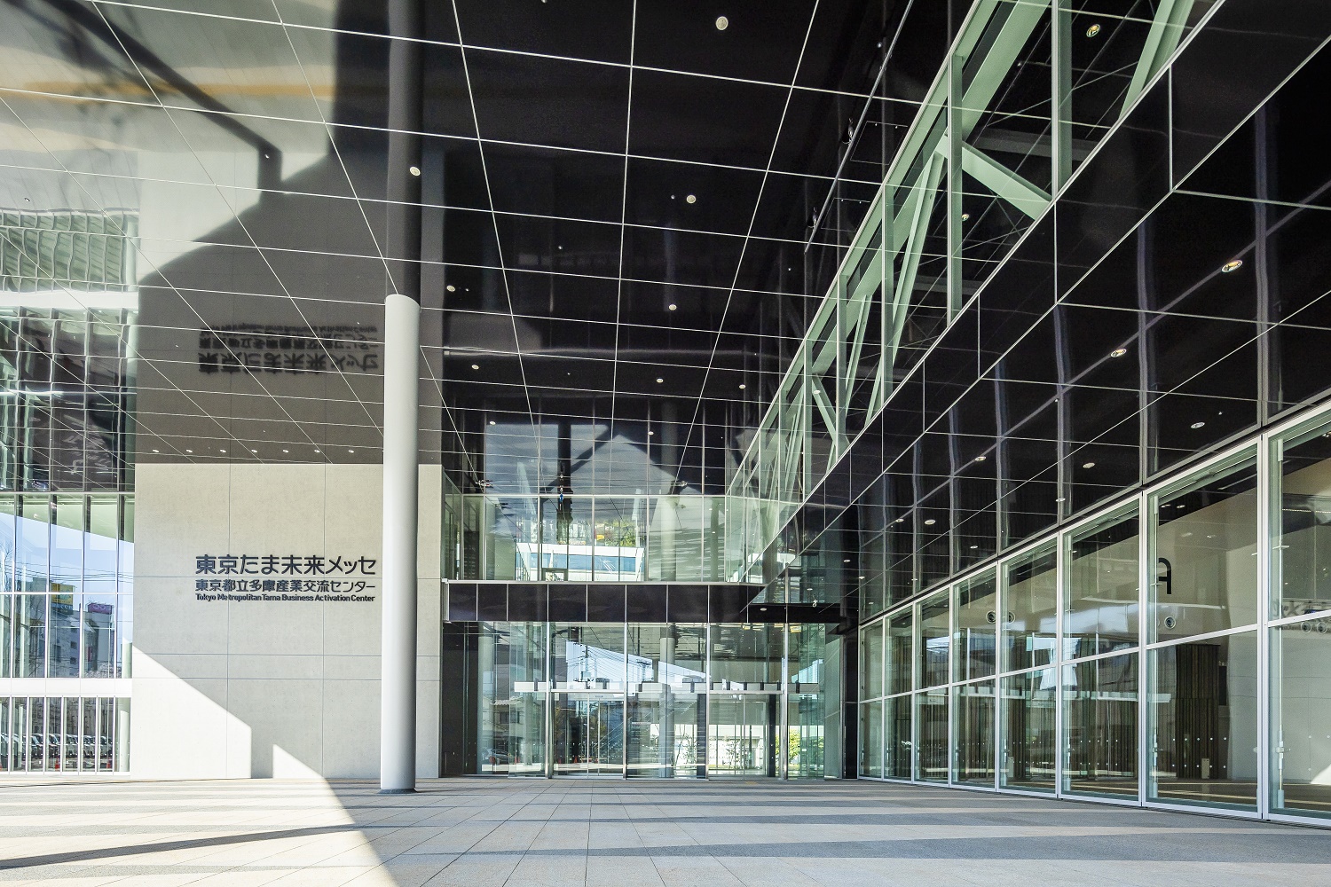 屋根下広場